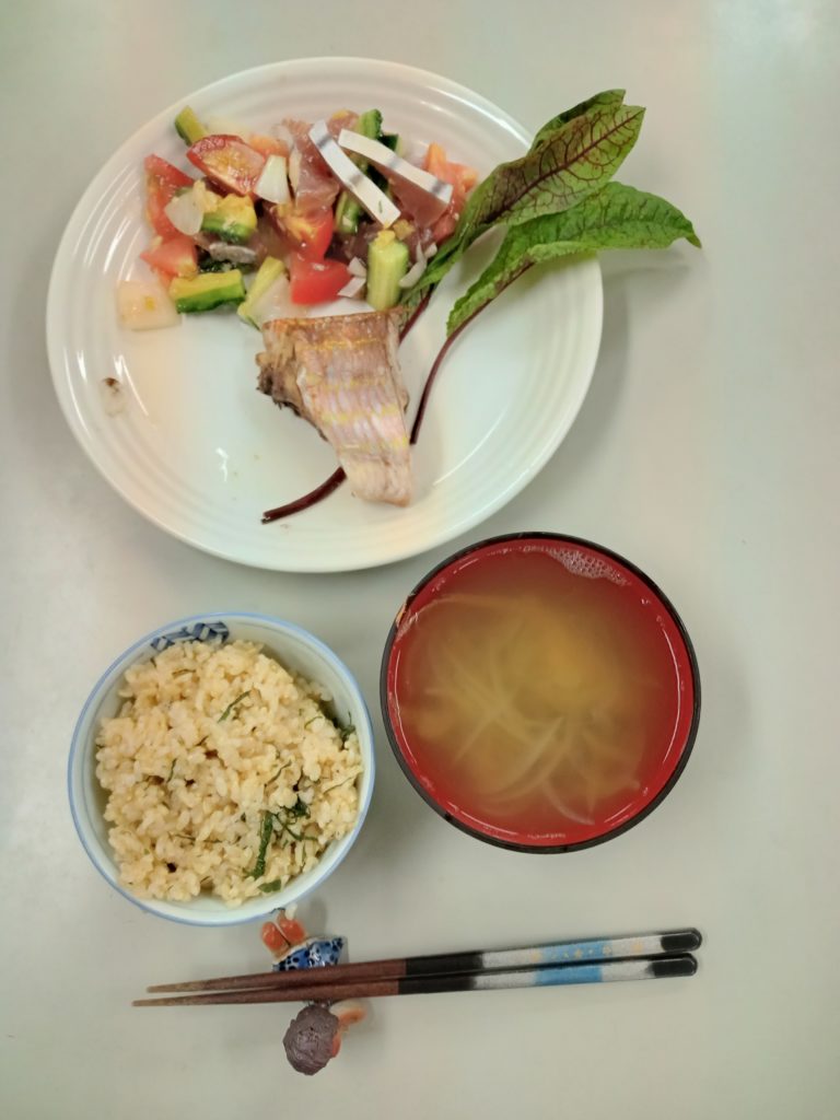 イトヨリの塩焼き、夏野菜とカツオのマリネ、おすまし、大葉ご飯