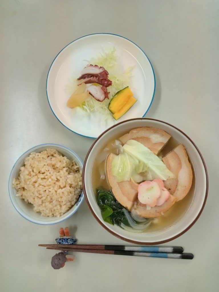 治部煮、タコとサラダ、ご飯