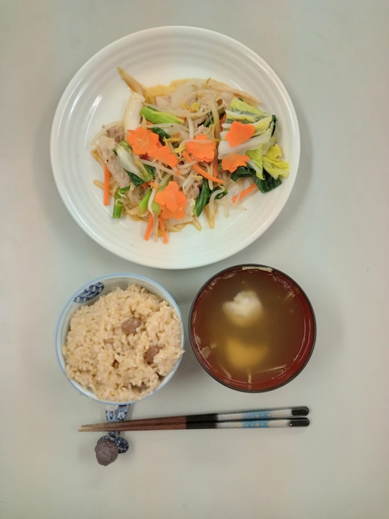 中華風肉野菜炒め、柚子の酸辣湯、ファイヤービーンの豆ごはん